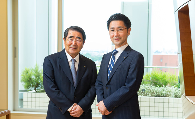 (left) Toshio Kawarabuki, Chairman and Representative Director (right) Kazutoshi Kawarabuki, President and Representative Director